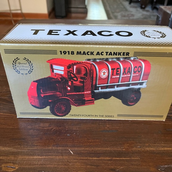Vintage 1918 Mack AC Tanker Special Edition - Picture 2 of 6